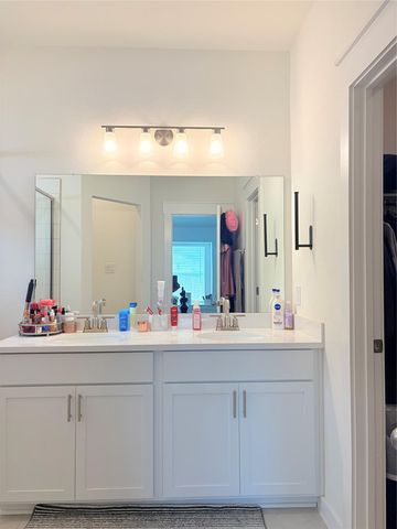 182 Shackleton DR, Kyle, TX 78640