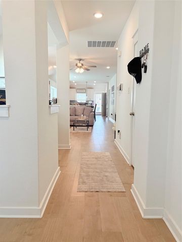 182 Shackleton DR, Kyle, TX 78640