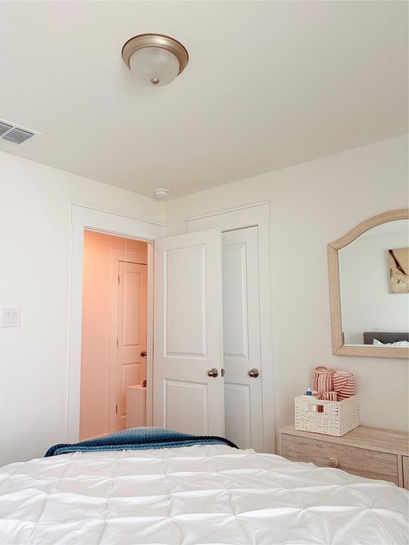 182 Shackleton DR, Kyle, TX 78640