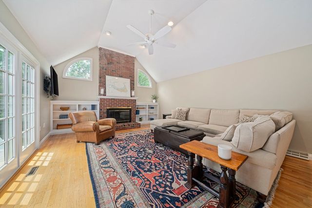 85 York St, Canton, MA 02021