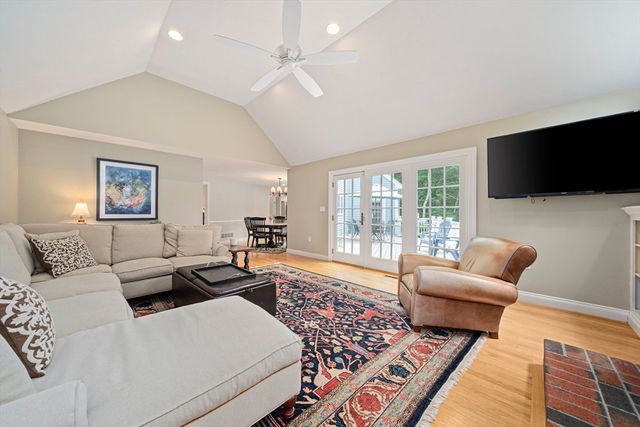 85 York St, Canton, MA 02021