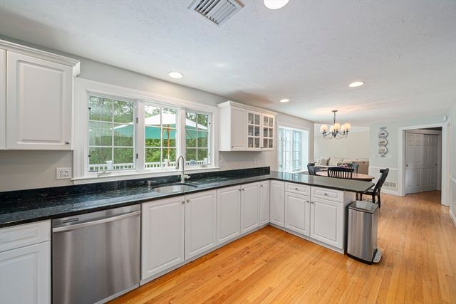 85 York St, Canton, MA 02021