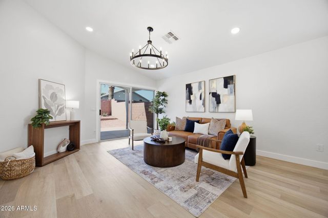 2712 E ANDERSON Drive, Phoenix, AZ 85032