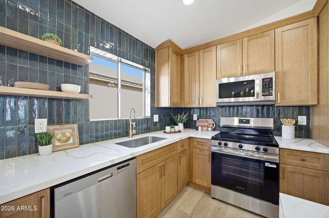 2712 E ANDERSON Drive, Phoenix, AZ 85032