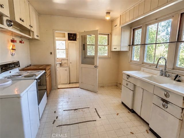 12229 Alta, Sylmar, CA 91342