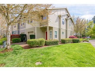 2102 Ne REDELFS Way, Beaverton, OR 97006