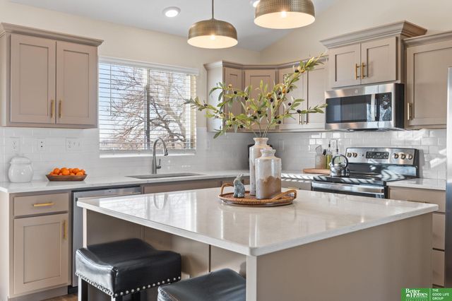 8012 S 200th Street, Gretna, NE 68018