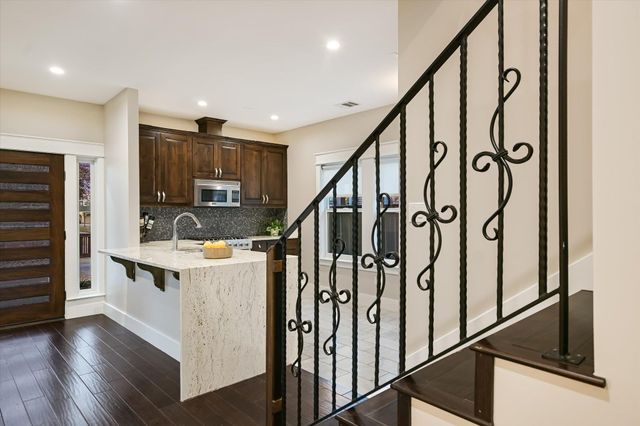 1613 Willow ST, Austin, TX 78702