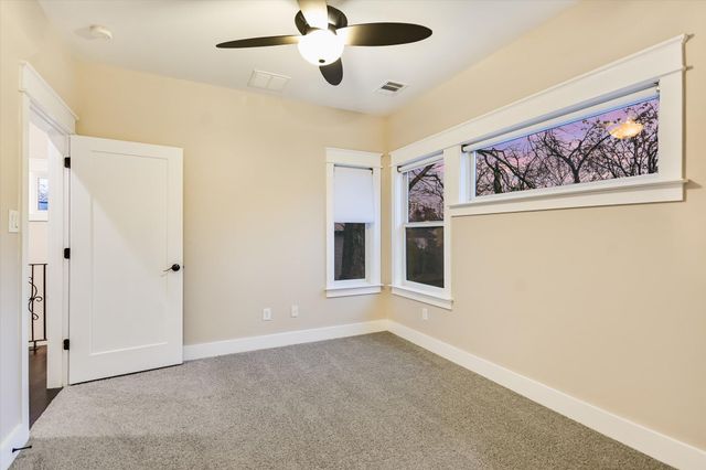 1613 Willow ST, Austin, TX 78702