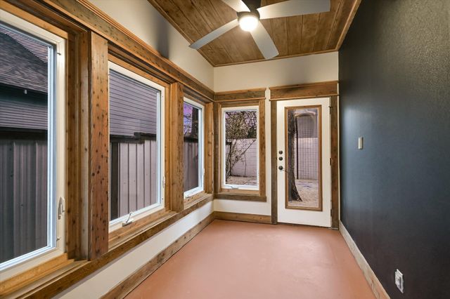 1613 Willow ST, Austin, TX 78702