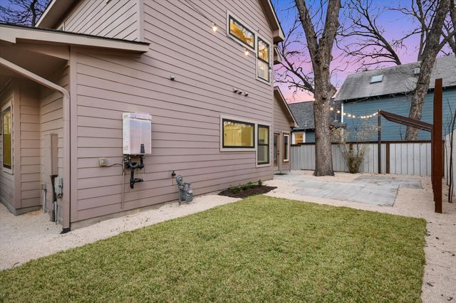 1613 Willow ST, Austin, TX 78702