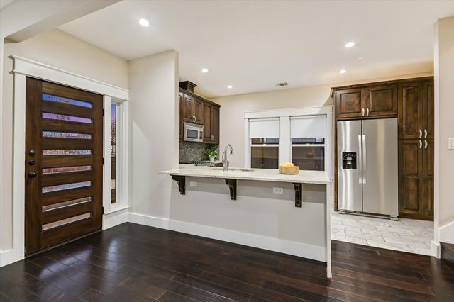 1613 Willow ST, Austin, TX 78702