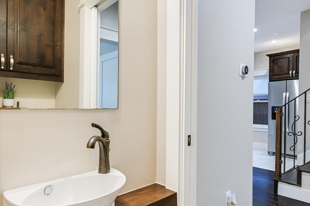 1613 Willow ST, Austin, TX 78702