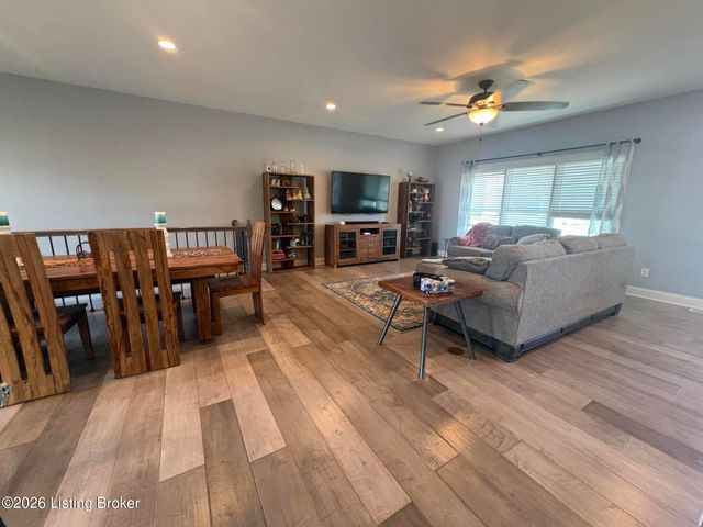 147 Williamsburg Ct, Mt Washington, KY 40047