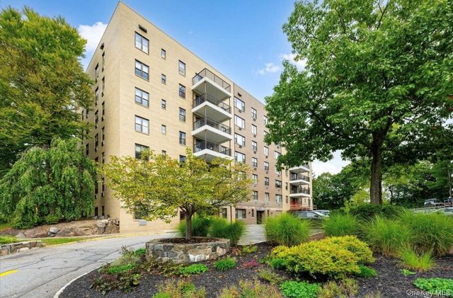 35 Stewart Place 205, Mount Kisco, NY 10549