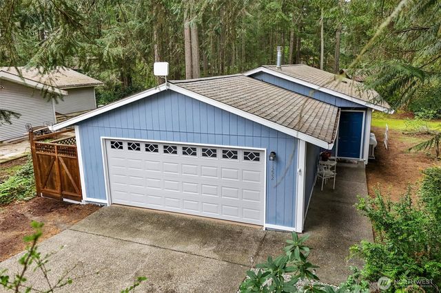 11222 Country Club Place, Anderson Island, WA 98303