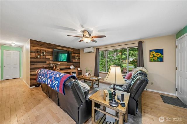 11222 Country Club Place, Anderson Island, WA 98303
