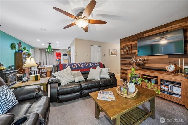11222 Country Club Place, Anderson Island, WA 98303