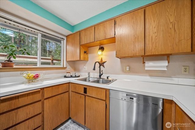 11222 Country Club Place, Anderson Island, WA 98303
