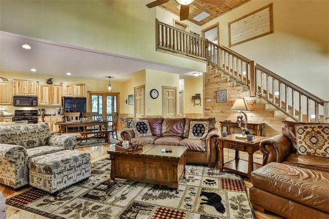 40 Graham Court, Ellijay, GA 30540