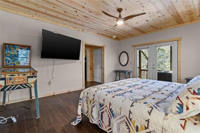40 Graham Court, Ellijay, GA 30540