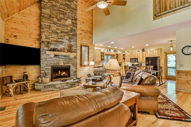 40 Graham Court, Ellijay, GA 30540