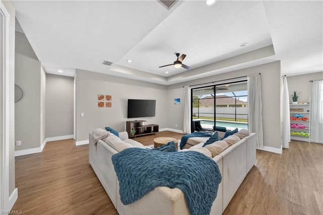 506 SW 5th ST, Cape Coral, FL 33991