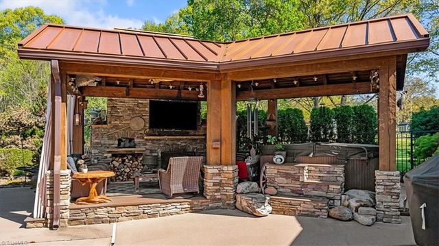 812 WESTBOURNE GROVE Court, Colfax, NC 27235