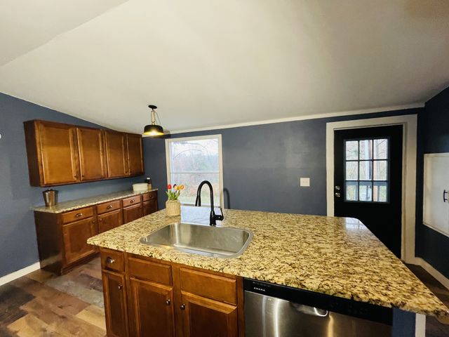 303 Conger St, Cumberland City, TN 37050