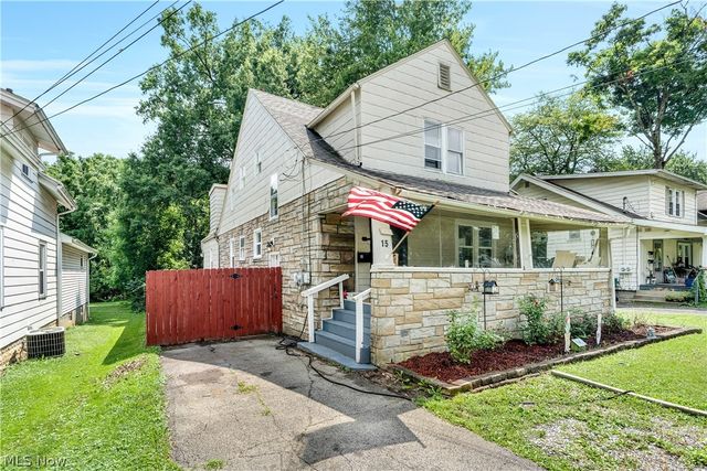 15 Massachusetts Avenue, Poland, OH 44514