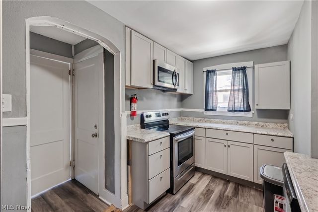 15 Massachusetts Avenue, Poland, OH 44514