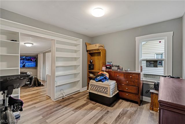 15 Massachusetts Avenue, Poland, OH 44514