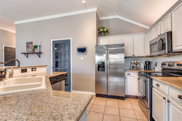 3713 Periwinkle Drive, Fort Worth, TX 76137