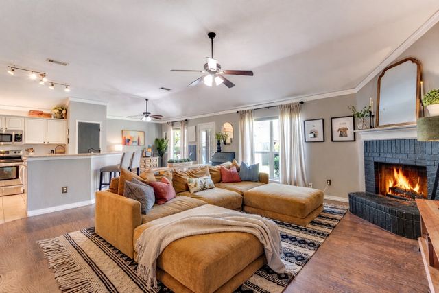 3713 Periwinkle Drive, Fort Worth, TX 76137