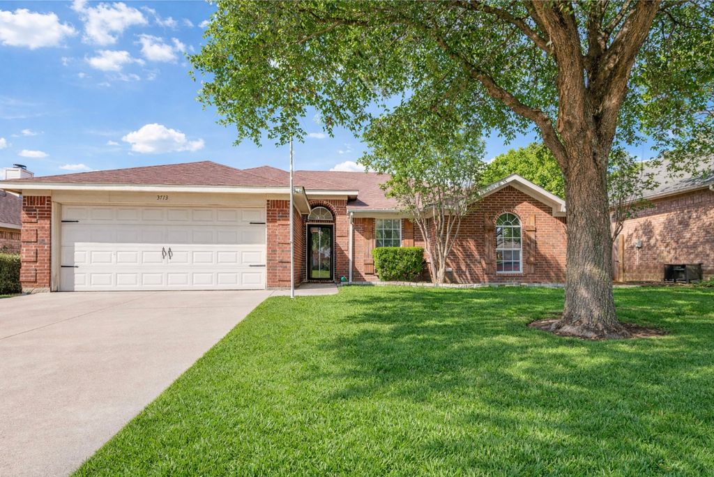 3713 Periwinkle Drive, Fort Worth, TX 76137