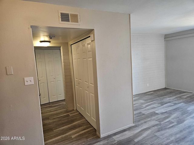 2016 W CACTUS Road A, Phoenix, AZ 85029