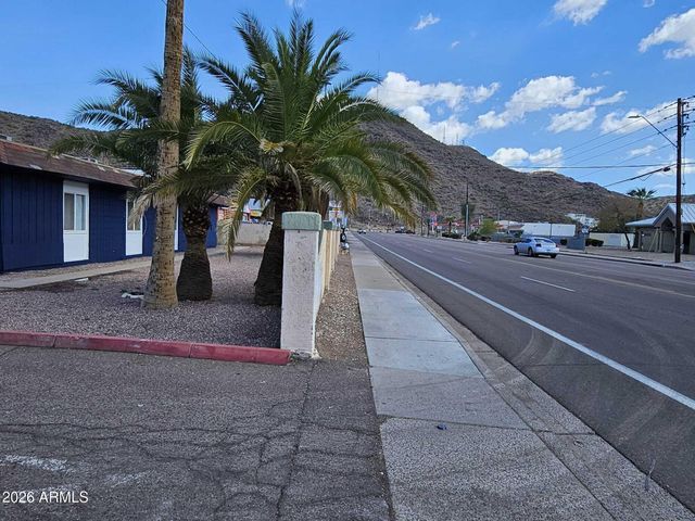 2016 W CACTUS Road A, Phoenix, AZ 85029