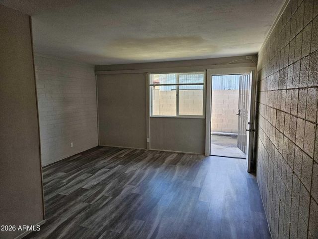 2016 W CACTUS Road A, Phoenix, AZ 85029