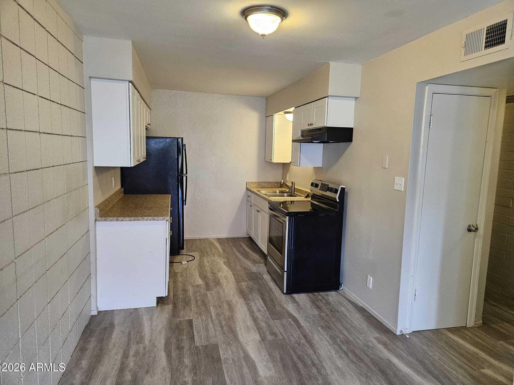 2016 W CACTUS Road A, Phoenix, AZ 85029