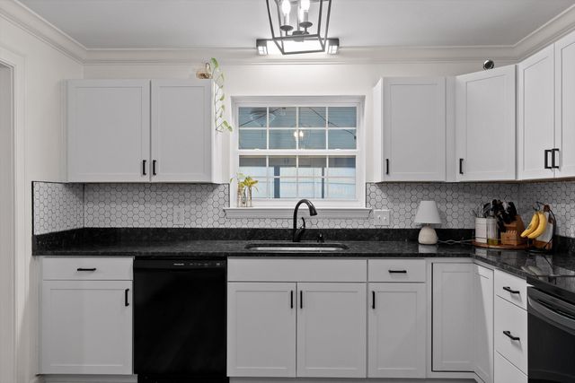 8113 Holly Hills Lane, Chattanooga, TN 37421