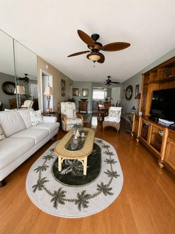 68 YACHT CLUB Drive 22, North Palm Beach, FL 33408