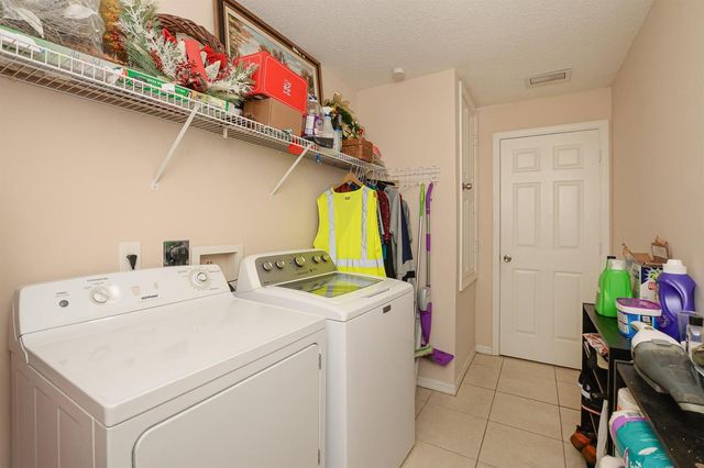 117 NE Jettie Terrace, Port St. Lucie, FL 34983