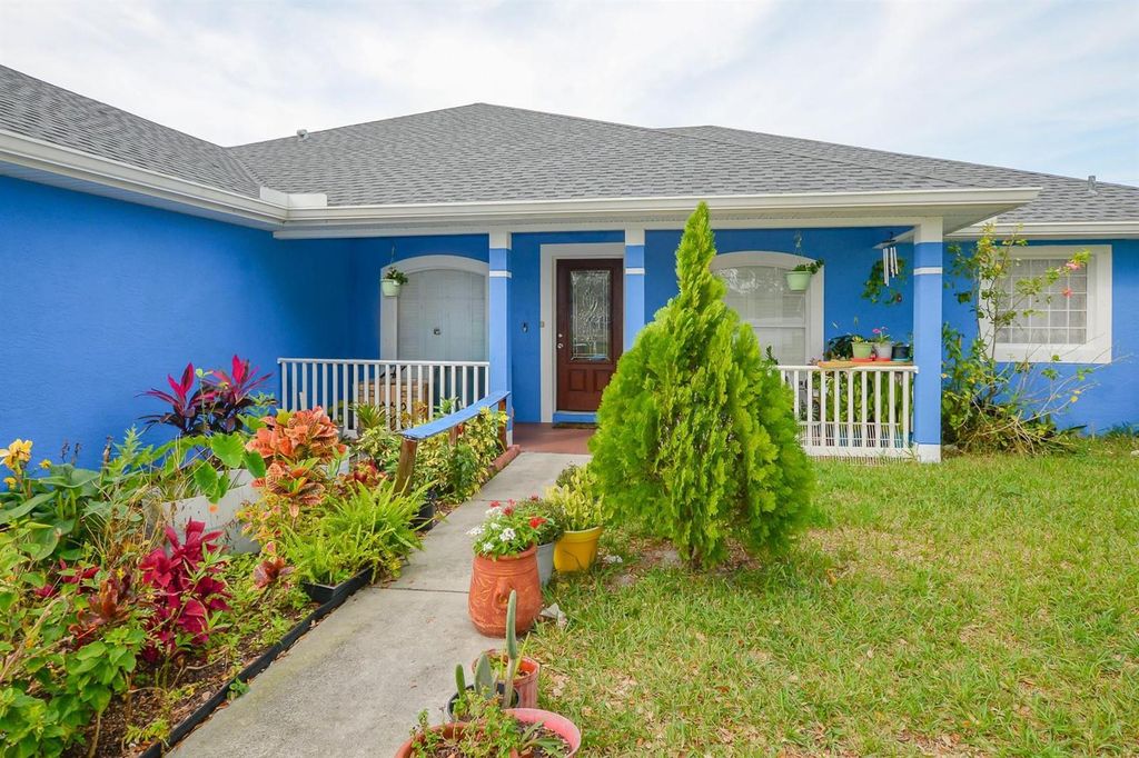 117 NE Jettie Terrace, Port St. Lucie, FL 34983