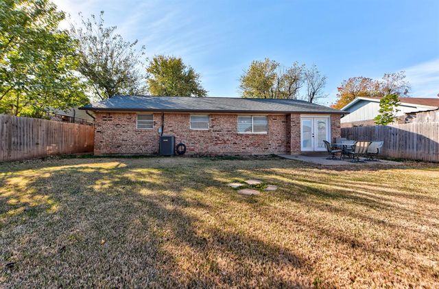 1025 Larkspur Road, Moore, OK 73160