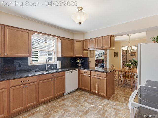 39001 Chartier Street, Harrison Charter Township, MI 48045
