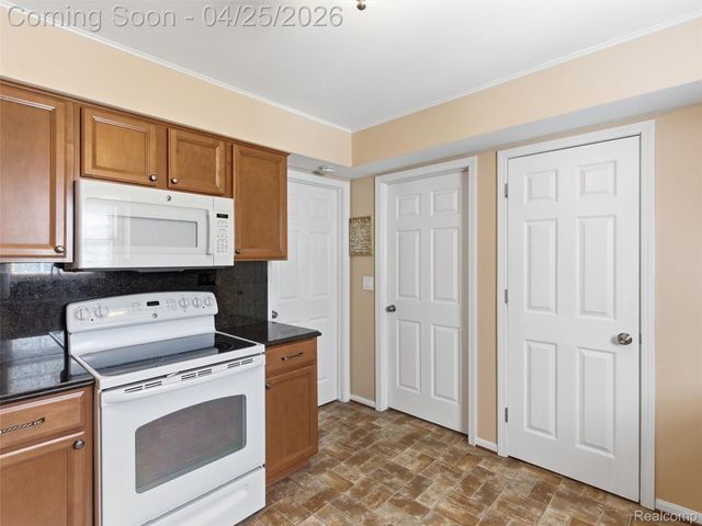 39001 Chartier Street, Harrison Charter Township, MI 48045