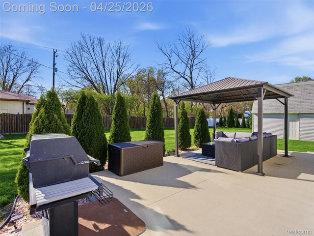 39001 Chartier Street, Harrison Charter Township, MI 48045