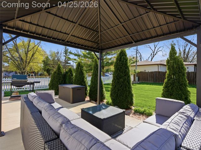 39001 Chartier Street, Harrison Charter Township, MI 48045