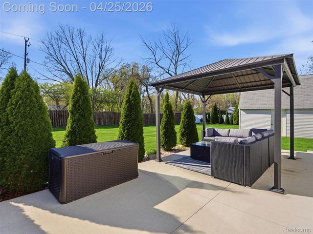 39001 Chartier Street, Harrison Charter Township, MI 48045
