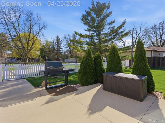 39001 Chartier Street, Harrison Charter Township, MI 48045